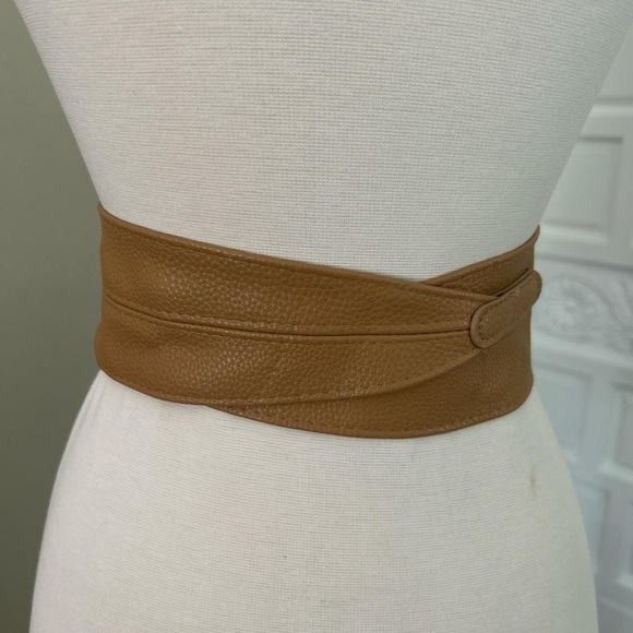 Shein camel colored faux-leather wrap belt - Picture 4 of 7